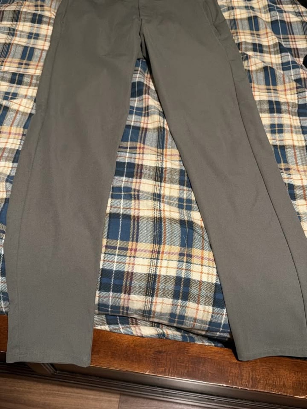 lululemon athletica Men's Chinos in Charcoal Gray Size 30, Length 34